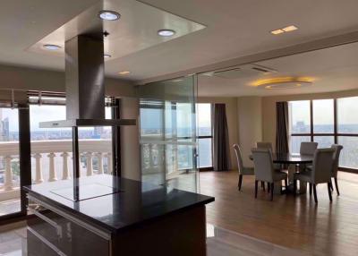 2 bed Condo in State Tower Silom Sub District C09606