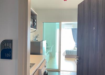Metro Sky Wutthakat Fully-Furnished Studio Condo for Rent
