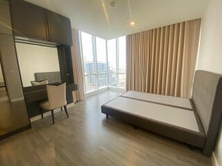 1-Bedroom 2-Bathroom Fully-Furnished with walk-in closet/wardrobe for Rent
