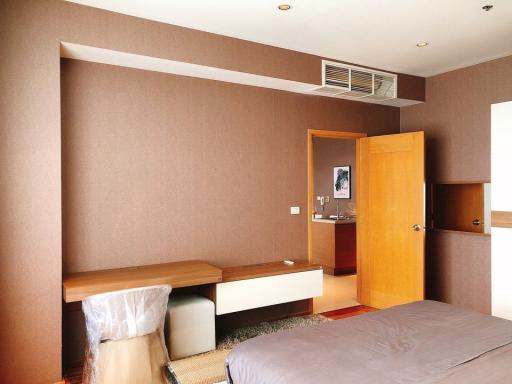 The Emporio Place 1-Bedroom 1-Bathroom Fully-Furnished Condo for Rent