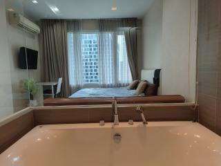 Siri @ Sukhumvit 2-Bedroom 2-Bathroom Fully-Furnished Condo for Rent