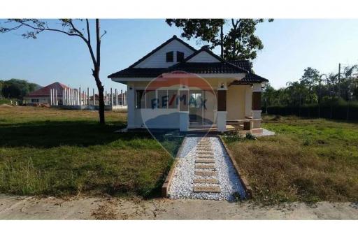 1,000 Sqm. Land listed for ฿ 2,000,000.