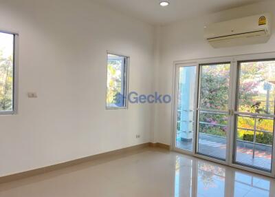 4 Bedrooms House in Lake Side Court 3 East Pattaya H011134