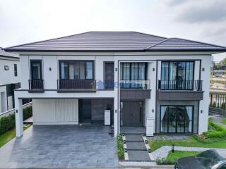 4 Bedrooms House in Chieftain East Pattaya H011124