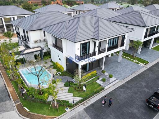 4 Bedrooms House in Chieftain East Pattaya H011123