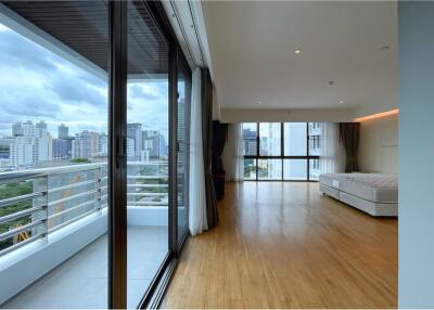 Experience the Height of Luxury in Prime Sukhumvit with Stunning 3-Bedroom Residences. - 920071058-261