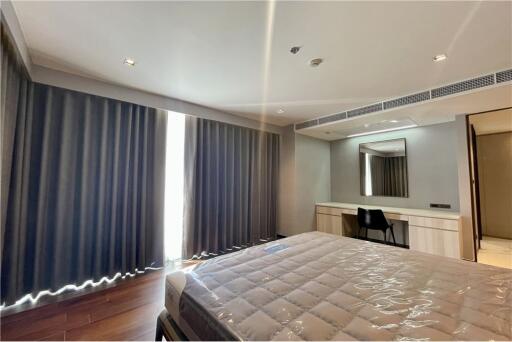 Luxury 3 bedrooms for rent closed to BTS Promphong