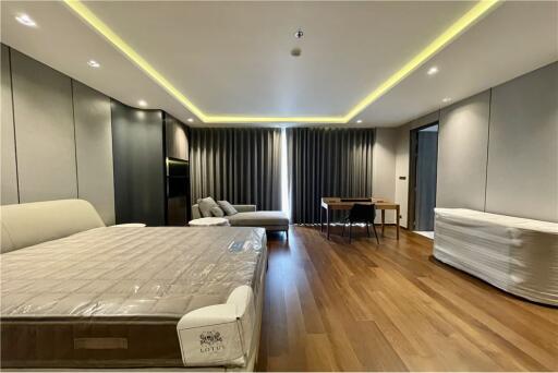 Luxury 3 bedrooms for rent closed to BTS Promphong