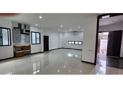 Brand New Huge Home Office For Rent - Phra Kanong