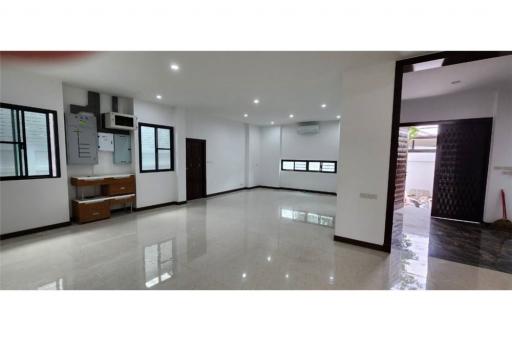 Brand New Huge Home Office For Rent - Phra Kanong