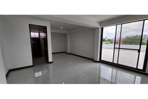 Brand New Huge Home Office For Rent - Phra Kanong