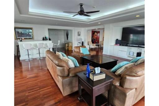 Pet Friendly - Penthouse 4 Bedrooms - High rise apartment - Asoke