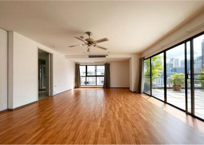 Spacious and Pet-Friendly: 3+1 Bedroom  with a Large Living Room, Expansive Balcony, and Easy Access to BTS. - 920071058-258