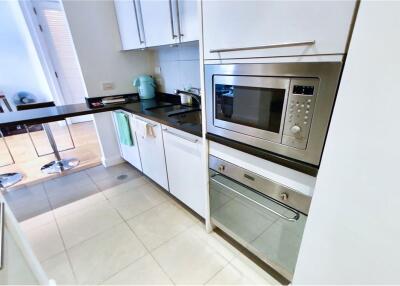 For Rent Spacious 3-Bedrooms Condo on the 37st Floor at  Athenee Residence.