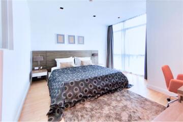 For Rent Spacious 3-Bedrooms Condo on the 37st Floor at  Athenee Residence.