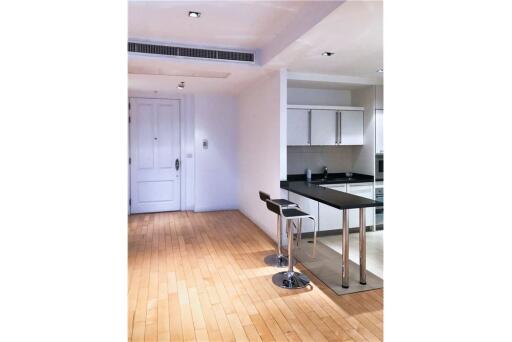 For Rent Spacious 3-Bedrooms Condo on the 37st Floor at  Athenee Residence.