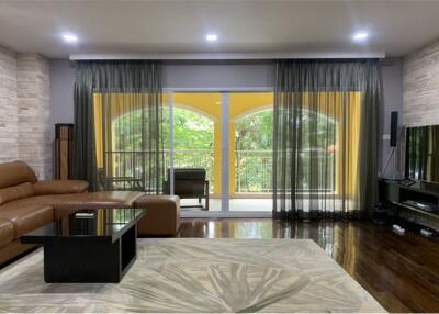 Homey and Pet-friendly condominium located in a quiet area very nice neighborhood with only 5 minutes walk to BTS Thonglor. - 920071062-173