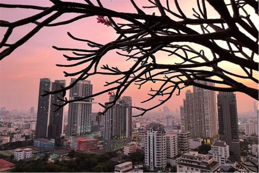 The Met Condominium - Clear River Views