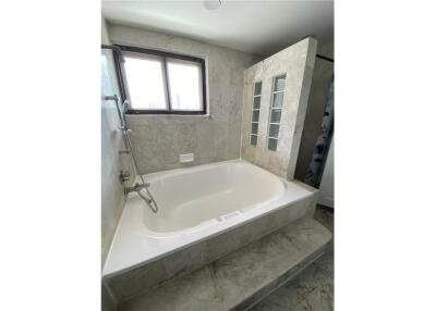 For Rent  3 Bed, 3 Bath, Sukhumvit 49 Brith Room - 920071001-12321