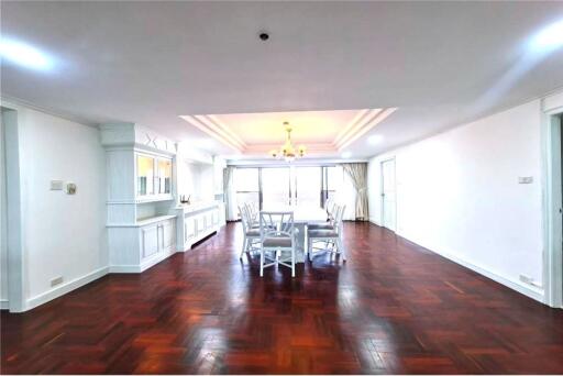 For Rent  3 Bed, 3 Bath, Sukhumvit 49 Brith Room