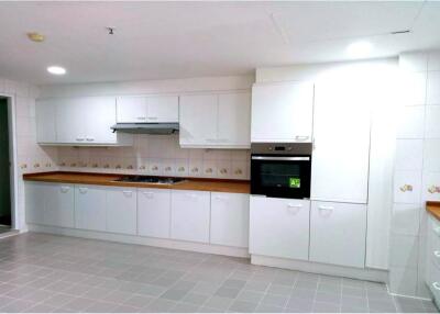 For Rent  3 Bed, 3 Bath, Sukhumvit 49 Brith Room - 920071001-12321