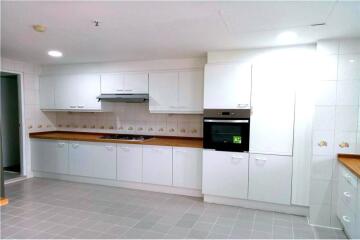 For Rent  3 Bed, 3 Bath, Sukhumvit 49 Brith Room