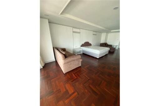 For Rent  3 Bed, 3 Bath, Sukhumvit 49 Brith Room