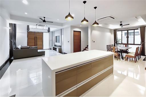 Available ! Pet-friendly - Modern house 4+1 Bedrooms in Super private compound in Sukhumvit 105 - Only 700m to  Bangkok Pattana school - 920071001-12337