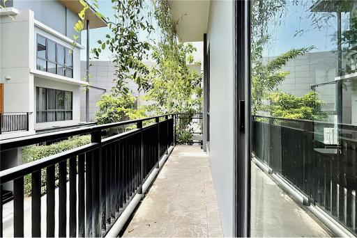 Available ! Pet-friendly - Modern house 4+1 Bedrooms in Super private compound in Sukhumvit 105 - Only 700m to  Bangkok Pattana school - 920071001-12337