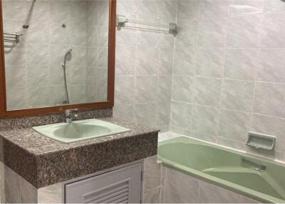 Room For Rent 3 Bed 3 Bath at Sukhumcit 23 Asok BTS - 920071001-12318