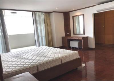 For Rent 4BR; Sukhumvit 24, High Ceilings.