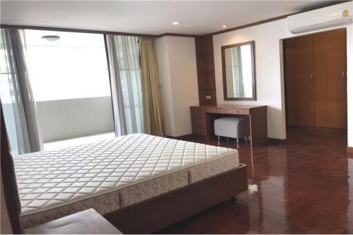 For Rent 4BR; Sukhumvit 24, High Ceilings.