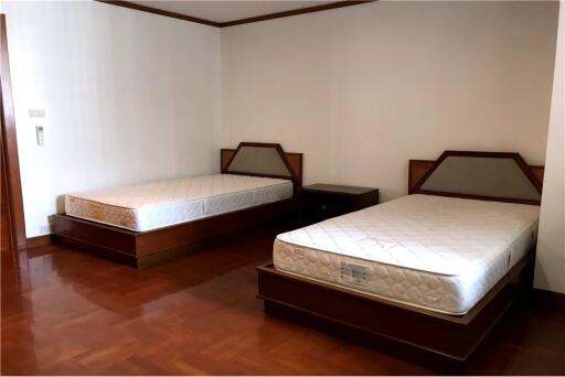 For Rent 4BR; Sukhumvit 24, High Ceilings.