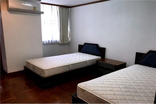 For Rent 4BR; Sukhumvit 24, High Ceilings.