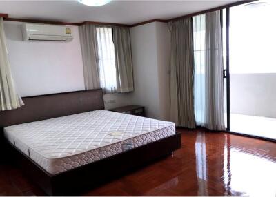 For Rent 4BR; Sukhumvit 24, High Ceilings. - 920071001-12163