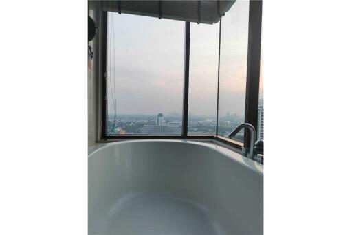 For Rent 3 Beds+Madroom 4 Bathroom/Sukhunvit24 Big bathtub among valuable view - 920071001-12217