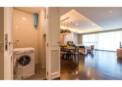 Available ! 2 Bedrooms in Low rise apartment in Ruamrudee next to Lumphini Park