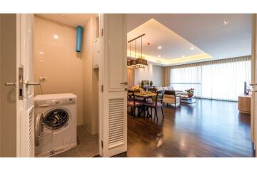 Available ! 2 Bedrooms in Low rise apartment in Ruamrudee next to Lumphini Park