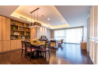 Available ! 2 Bedrooms in Low rise apartment in Ruamrudee next to Lumphini Park