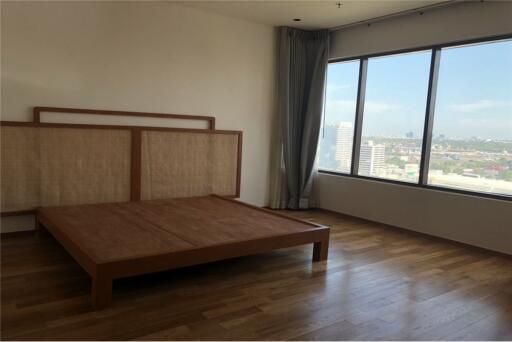 For Rent 3 Beds+Madroom 4 Bathroom/Sukhunvit24 Big bathtub among valuable view