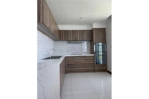 For Rent 3 bedroom 215 sqm (Renovated 2021) BTS ThongLor