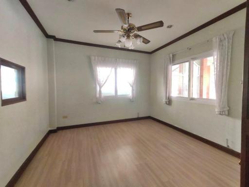 4 Bedrooms Unfurnished House for Sale