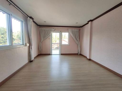 4 Bedrooms Unfurnished House for Sale