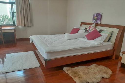 Pet-friendly 2 bed condo near BTS Phrompong.