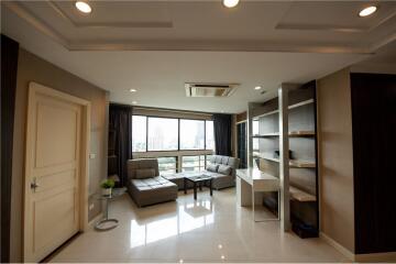 Luxury pet-friendly condos near BTS Phrom Phong.