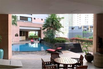 Luxury pet-friendly condos near BTS Phrom Phong.