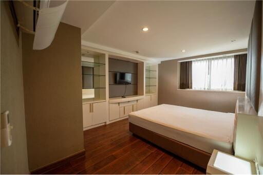 Luxury pet-friendly condos near BTS Phrom Phong.