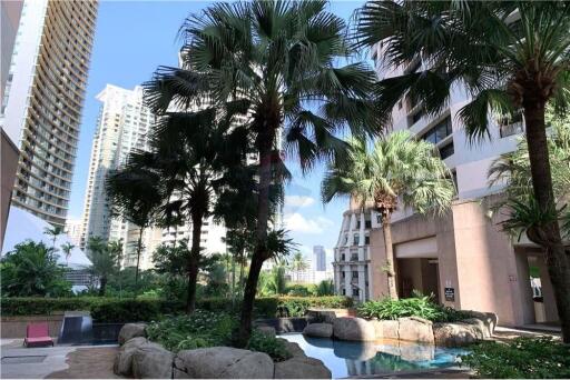 Luxury pet-friendly condos near BTS Phrom Phong.