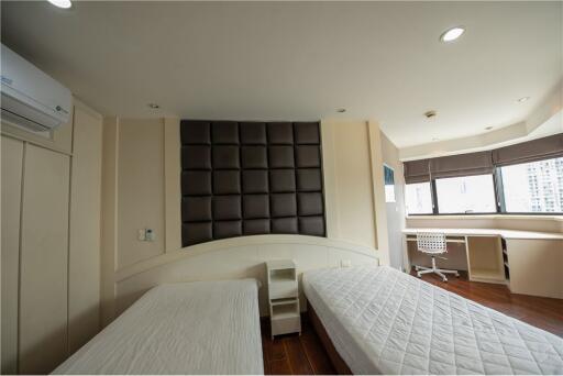 Luxury pet-friendly condos near BTS Phrom Phong.