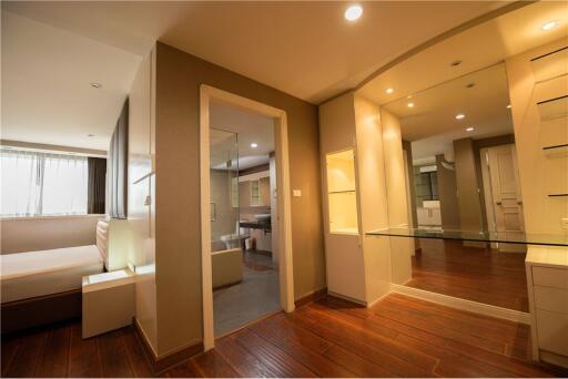 Luxury pet-friendly condos near BTS Phrom Phong.